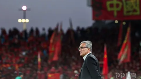 《独家揭秘：罗马前锋博韦转战伦敦，沃特福德官方签约在即！》